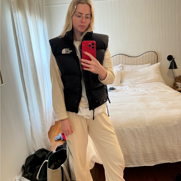 North Face Puffy Vest women’s medium - black 700 down - Picture 4 of 8